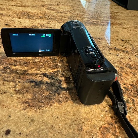 JVC GZ-HM40 FULL HD 1080p 2.7" LCD Screen Digital Video Camcorder - Picture 2 of 4